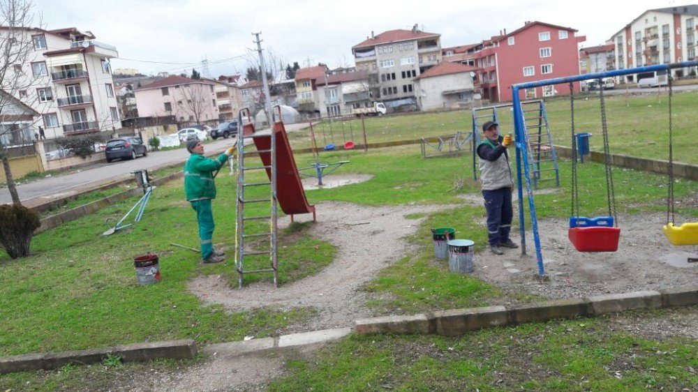 İzmit’te Parklara Bahar Temizliği Yapılıyor