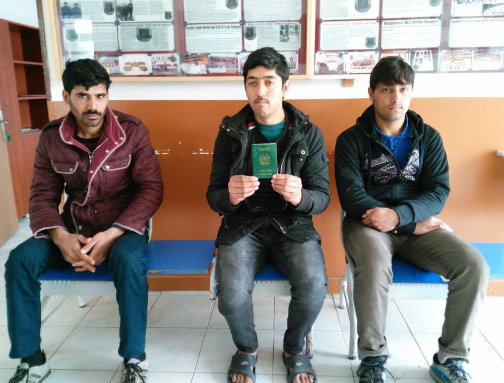 Jandarma 3 Kaçak Göçmen Yakaladı