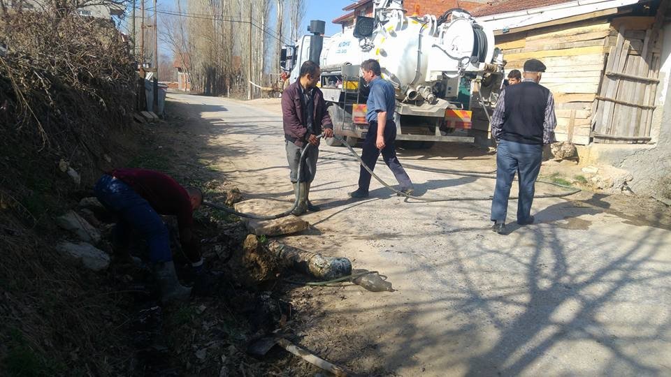 Köy Kanalizasyon Şebekesinde Bakım Ve Onarım Çalışması