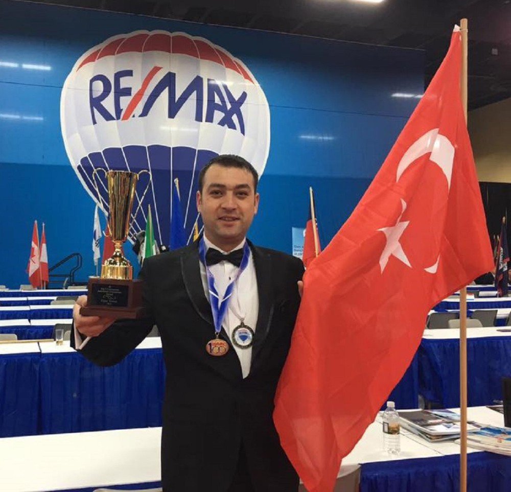 Uğur Tosun, Doğum Gününde 4 Ödül Birden Aldı