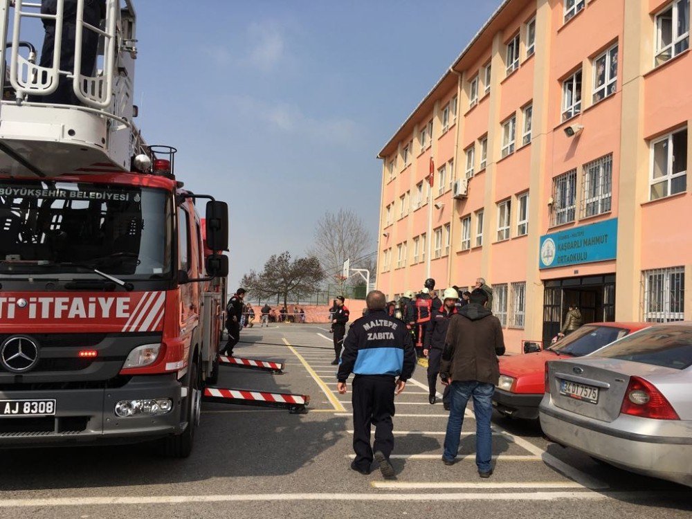 Maltepe’de Ortaokulda Korkutan Yangın