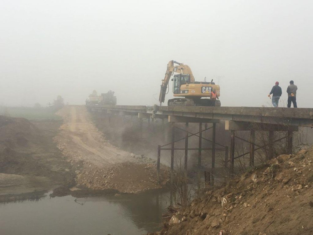 Dur-geç Köprüsü Yıkılıyor