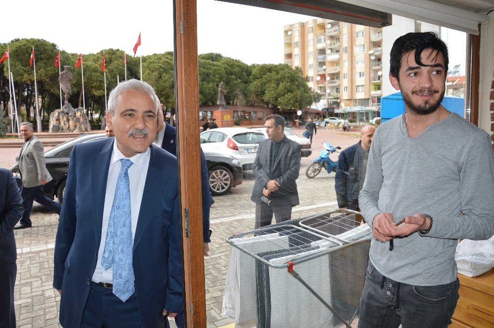 Vali Güvençer Saruhanlı Esnafını Ziyaret Etti