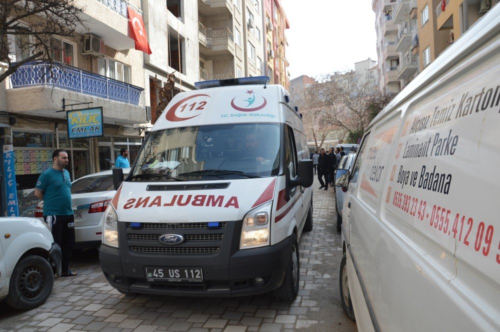 Manisa’da İnşaattan Düşen İşçi Ağır Yaralandı
