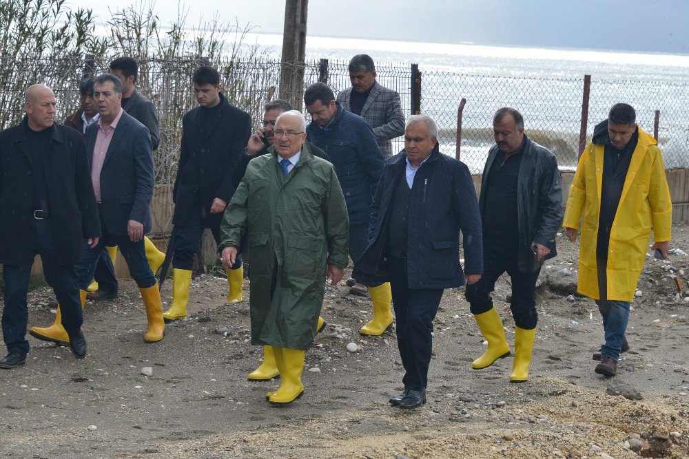 Mersin’de Sağanak Yağış Etkili Oldu