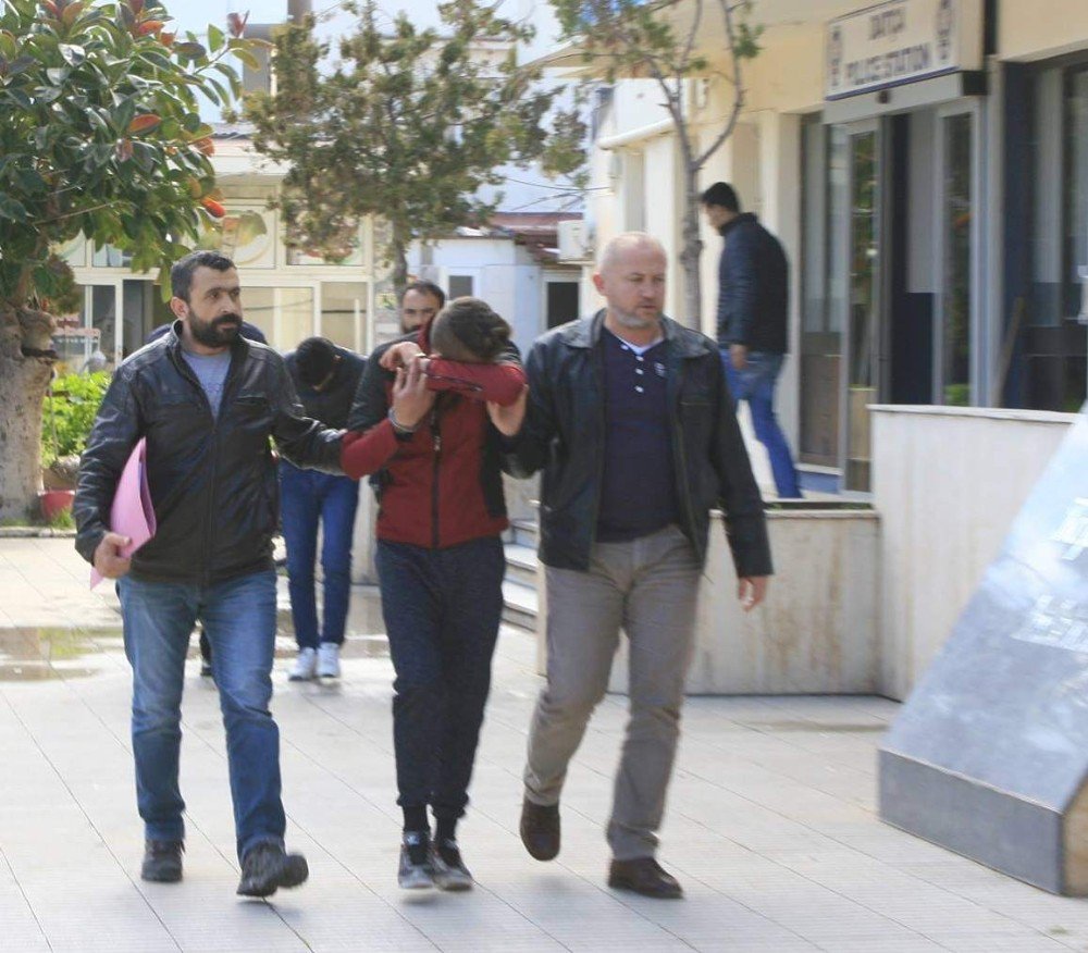 Datça’da Okul Önlerinde Uyuşturucu Hap Satan İki Kişi Tutuklandı