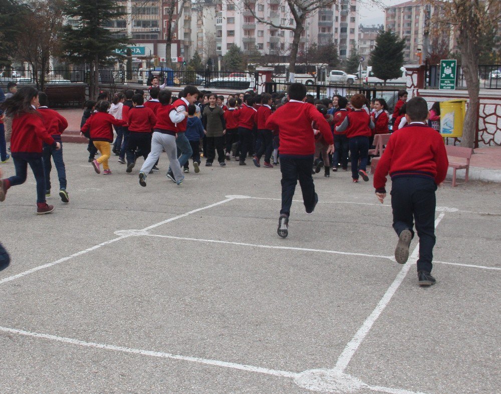 Öğrenciler, Deprem Tatbikatı Yaptı