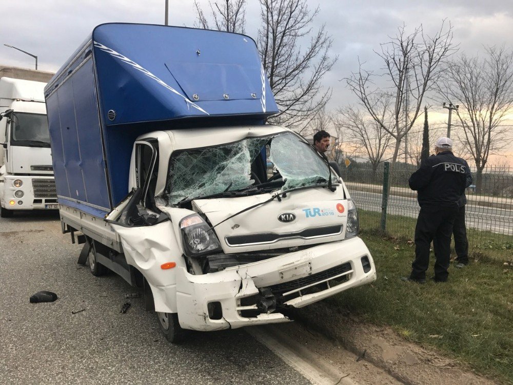 Bursa’da Feci Kaza...kamyonet İki Tır’ın Arasına Sıkıştı