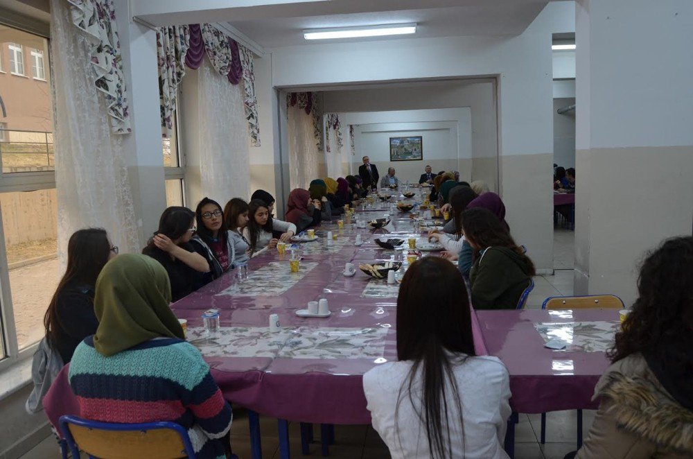 Anadolu Lisesi Öğrencileri Ygs Sınavı Öncesi Kahvaltıda Buluştu