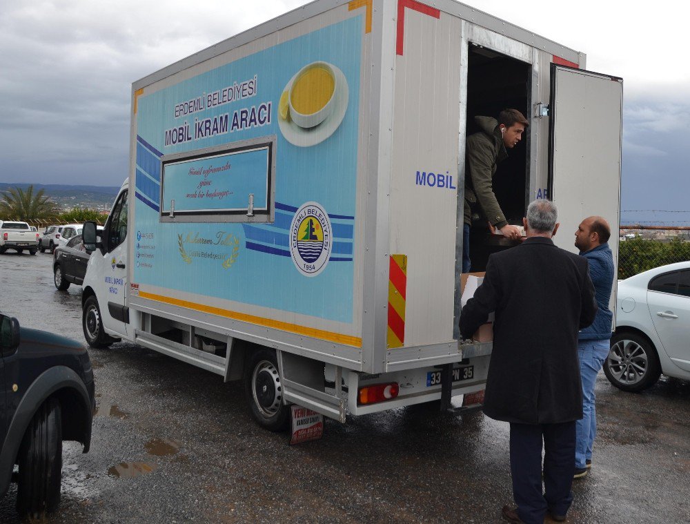 Erdemli’de Su Baskınlarına Belediye Ekipleri Anında Müdahale Etti