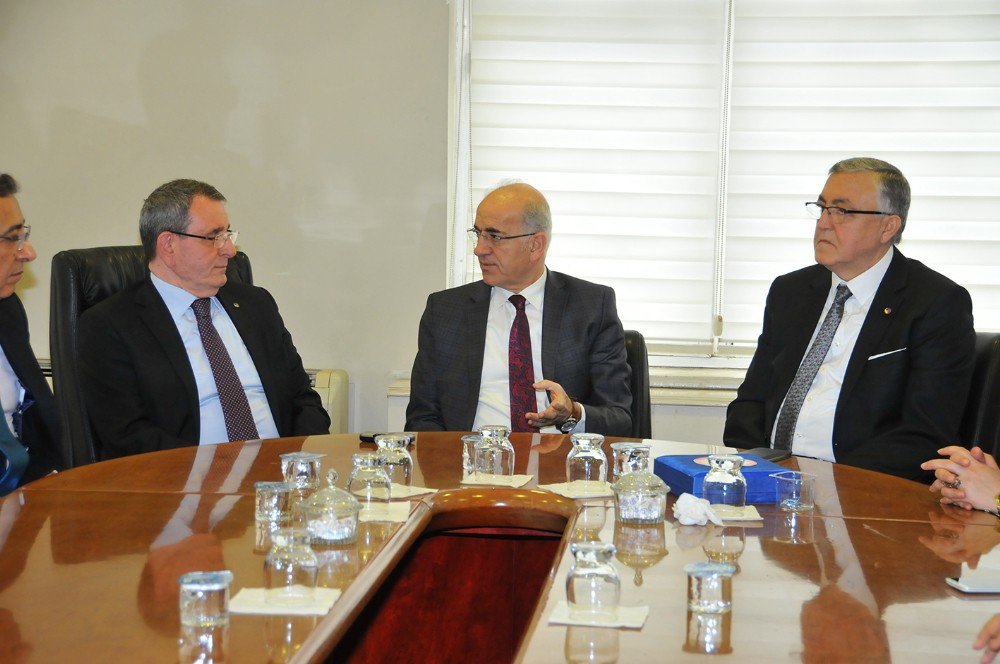 Murzioğlu: “Etle Tırnak Gibiyiz”