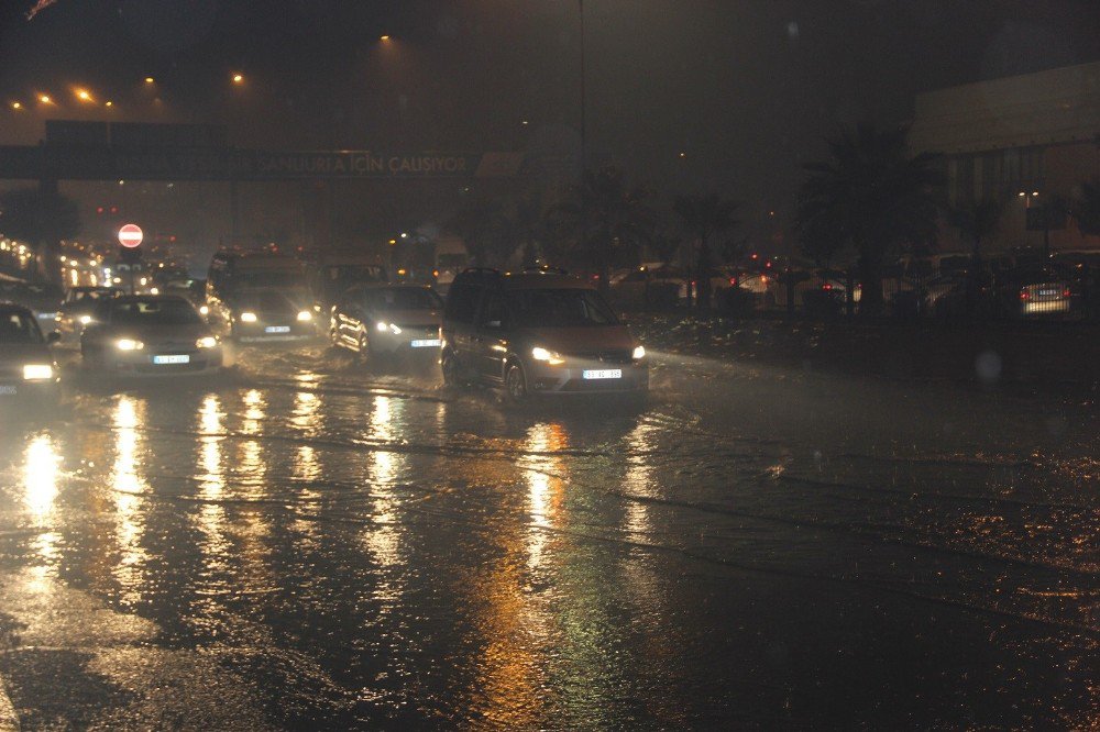 Şanlıurfa’da Yağmur Sonrası Ev Ve İş Yerlerini Su Bastı