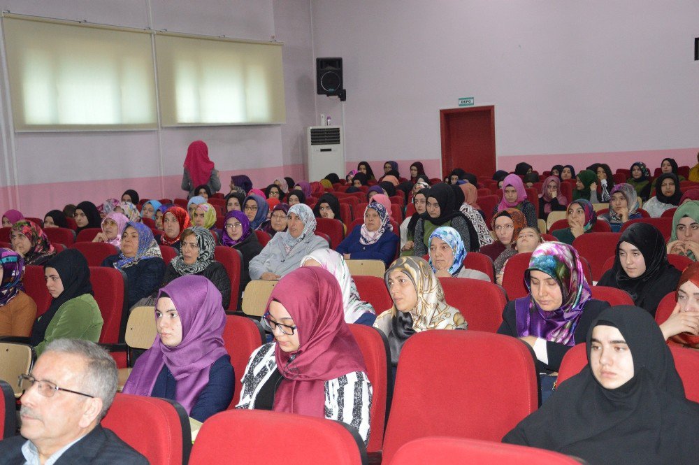 Niksar’da “Kur’an-ı Kerim’i Güzel Okuma” Yarışması