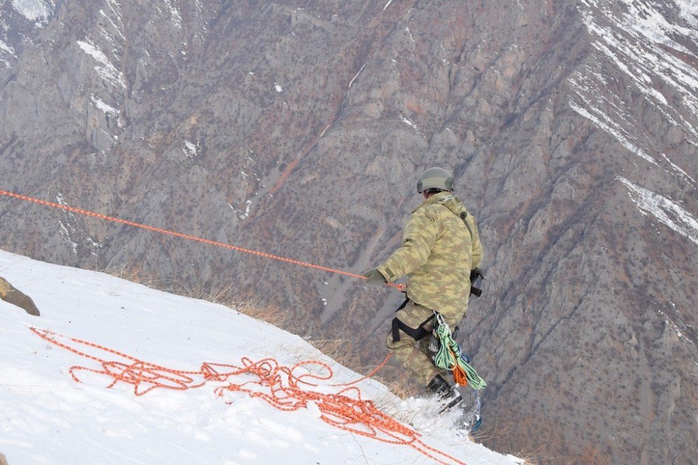 Hainlerin İnine Girildi