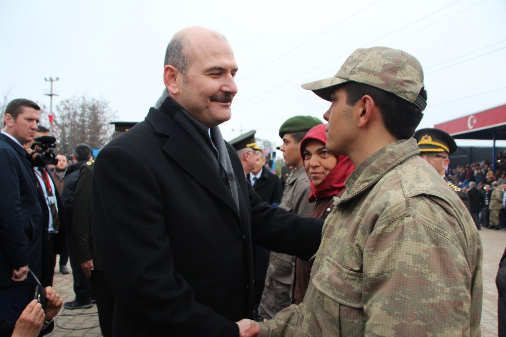 Bakan Soylu’dan Üçüz Çocuklarını Aynı Anda Askere Gönderen Anne Ve Babaya Tebrik