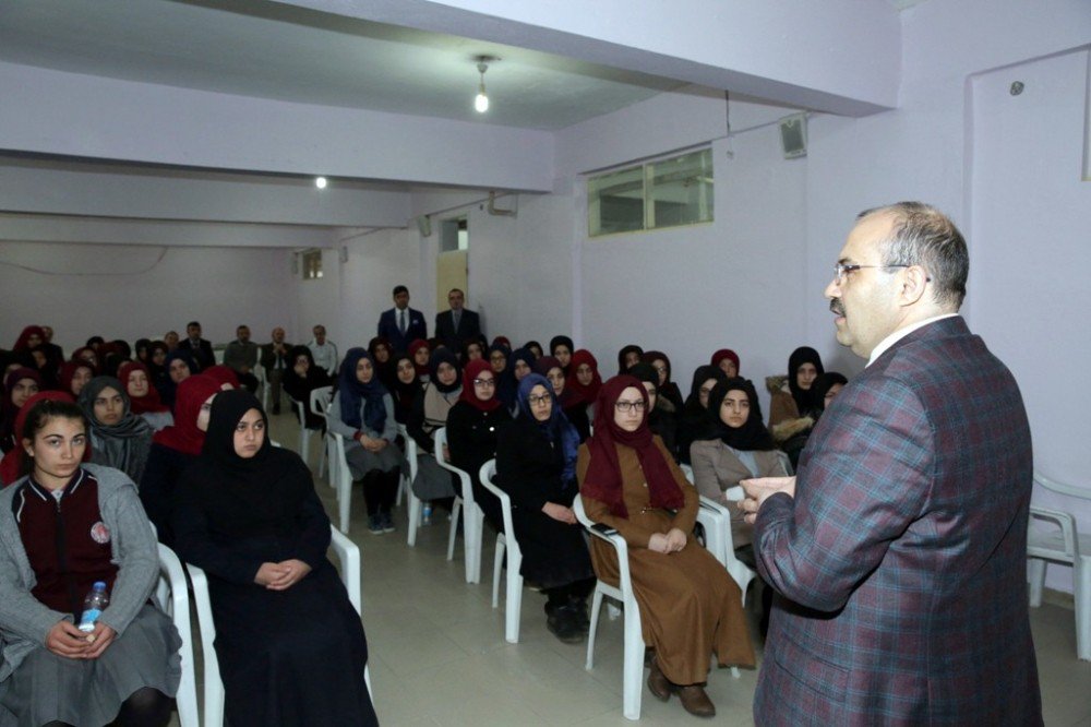 Vali İsmail Ustaoğlu, Kız Anadolu İhl Öğrencileriyle Buluştu