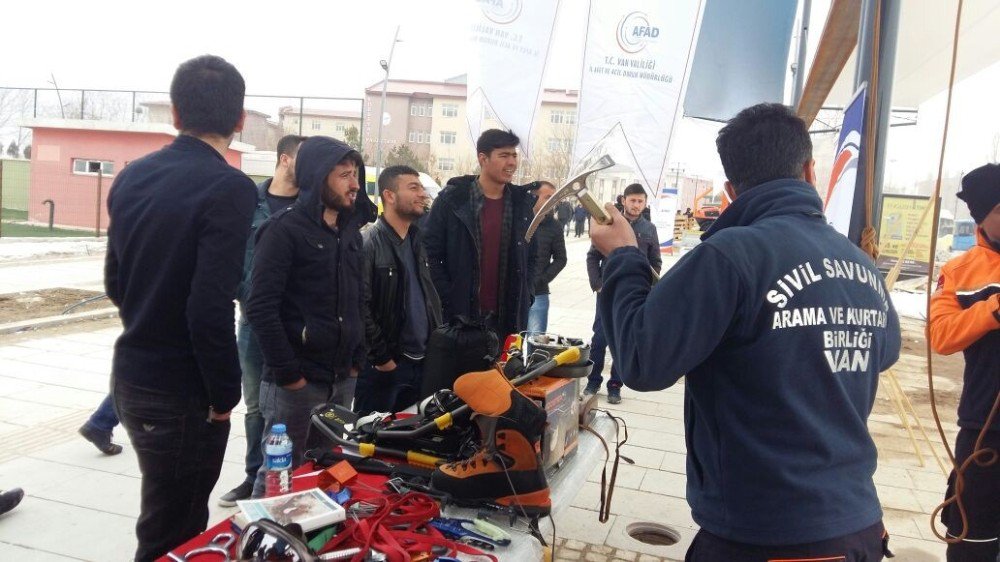 Afad Ekibinden Tanıtım Standı