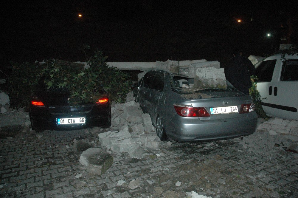 Adana’da İstinat Duvarı Devrildi, 6 Araç Hurdaya Döndü