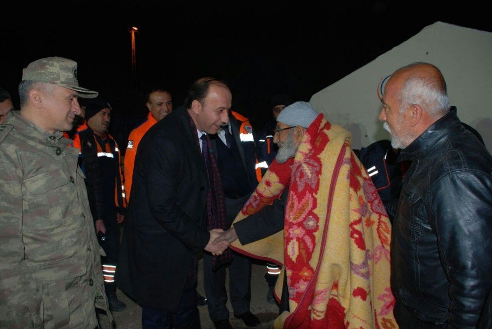 Vali Erin İlk Andan İtibaren Depremzedeleri Yalnız Bırakmadı