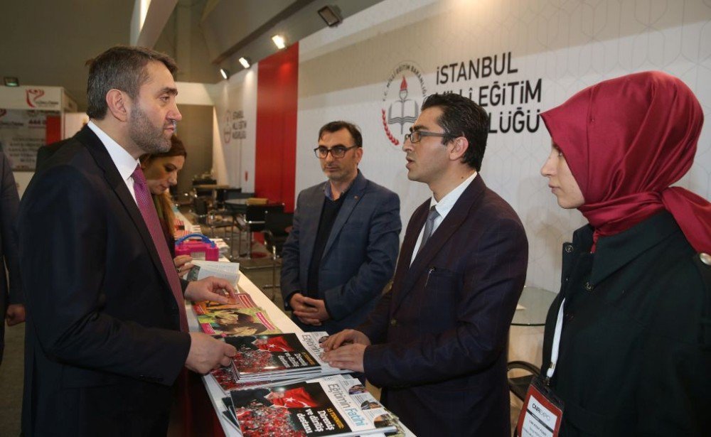 Ak Parti İstanbul İl Başkanı Dr. Selim Temurci, Cnr Kitap Fuarını Ziyaret Etti