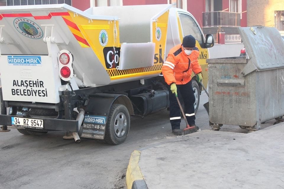 Alaşehir Belediyesi Temizlik İşçilerinden Özenli Çalışma