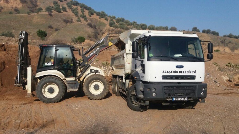 Yol Çalışmaları Kurudere Mahallesinde Devam Ediyor