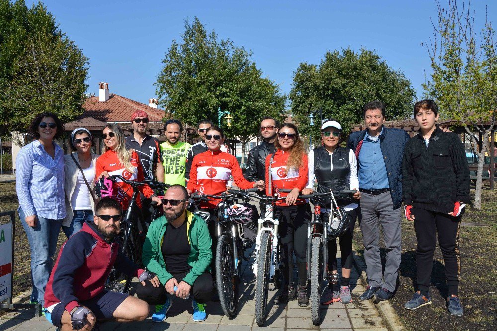 "Atam Seninle Özgürüz " Sloganıyla Pedalladılar