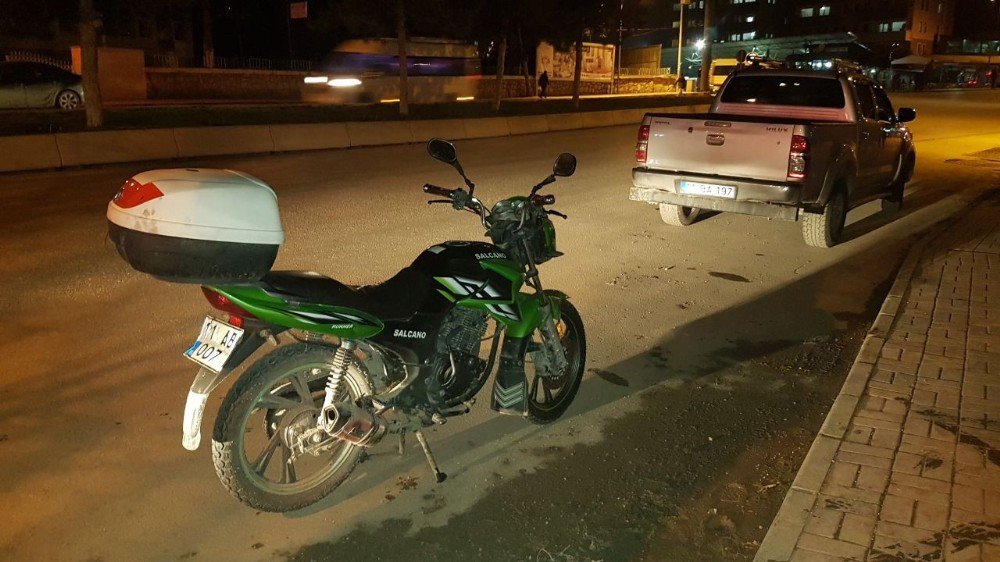 Köpeğe Çarpan Motosiklet Sürücüsü Yaralandı