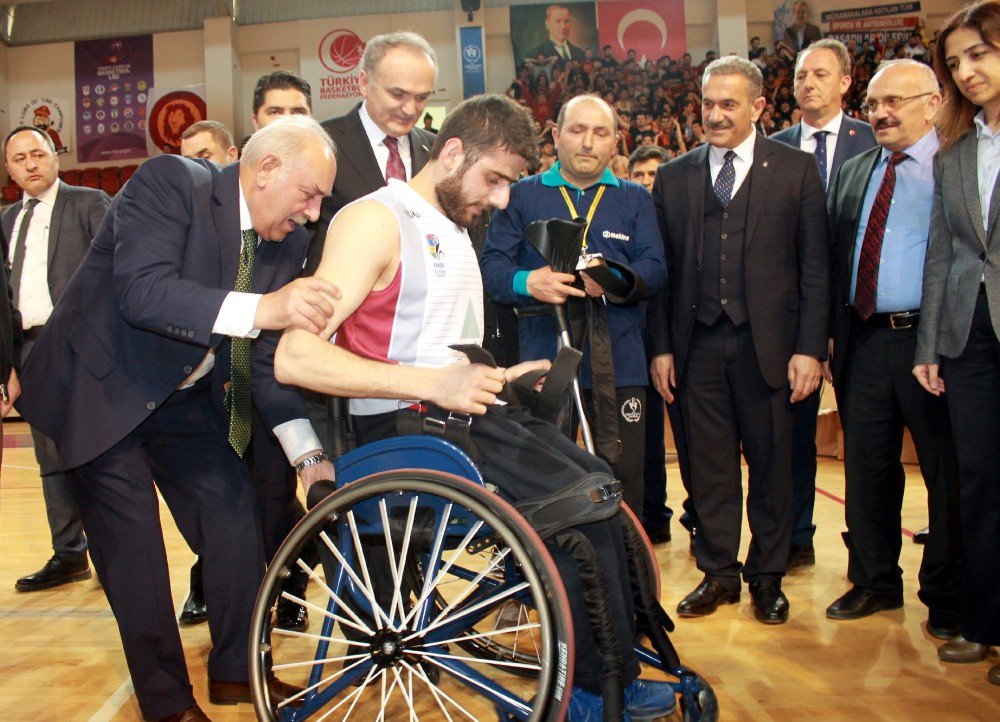 Bilim Sanayi Ve Teknoloji Bakanı Faruk Özlü Yalova’da Tekerlekli Sandalye Dağıttı