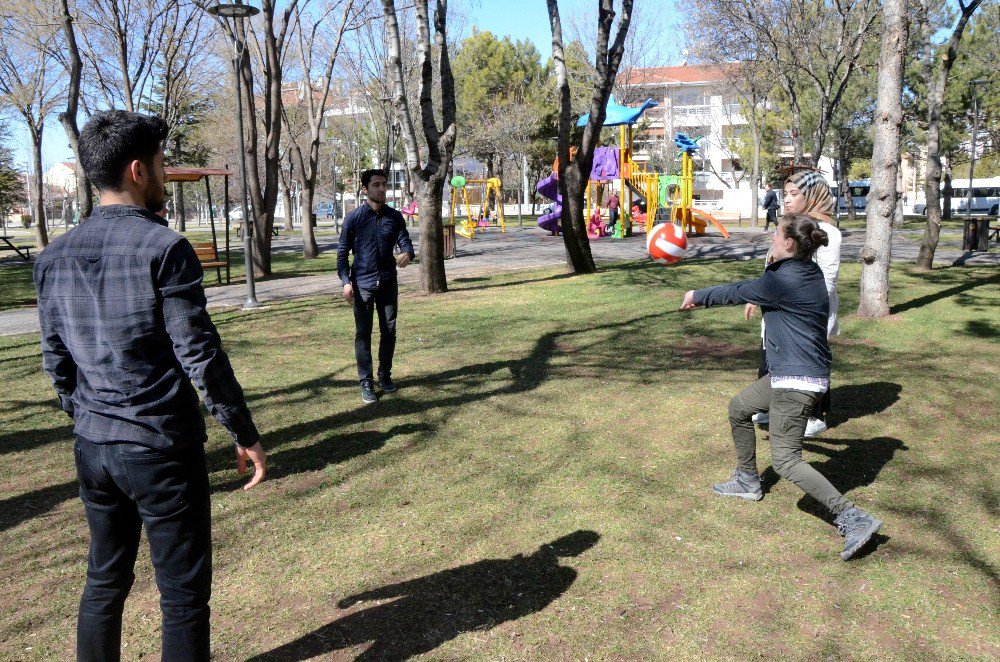 Güneşi Gören Eskişehirliler Sokağa Döküldü