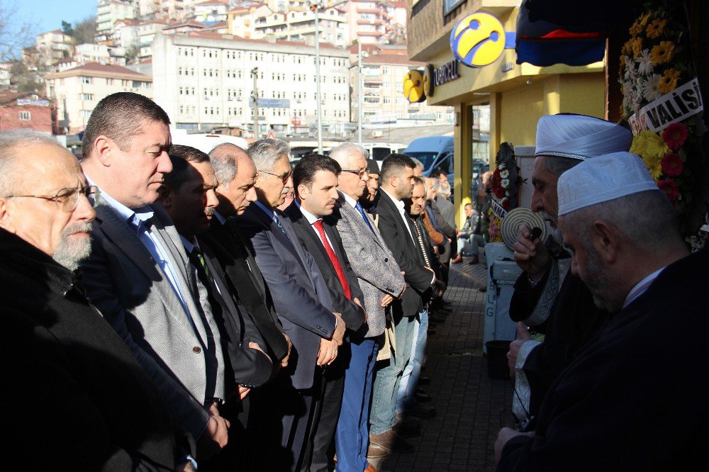 Eski İçişleri Bakanı Efkan Ala Halasının Cenazesine Katıldı