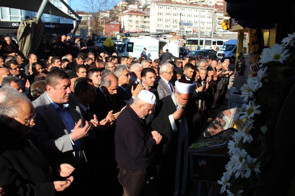 Eski İçişleri Bakanı Efkan Ala Halasının Cenazesine Katıldı