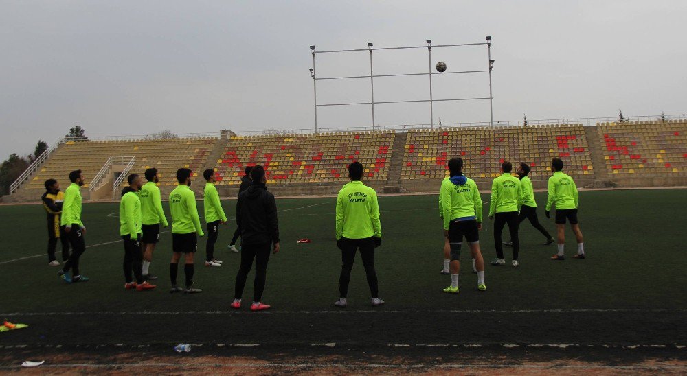 İnönü Üniversitesispor’da Şehit Kamil Belediyespor Maçı Hazırlıkları Tamamlandı