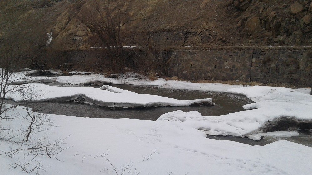 Kars Çayında Buzlar Erimeye Başladı