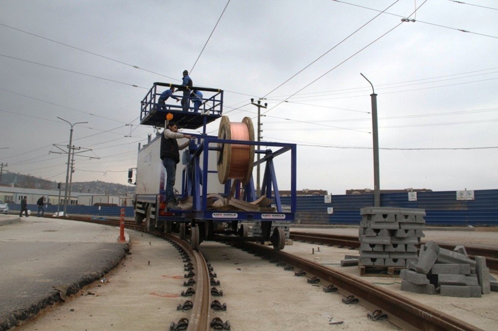 Tramvay Hattında Elektrik Telleri Çekiliyor