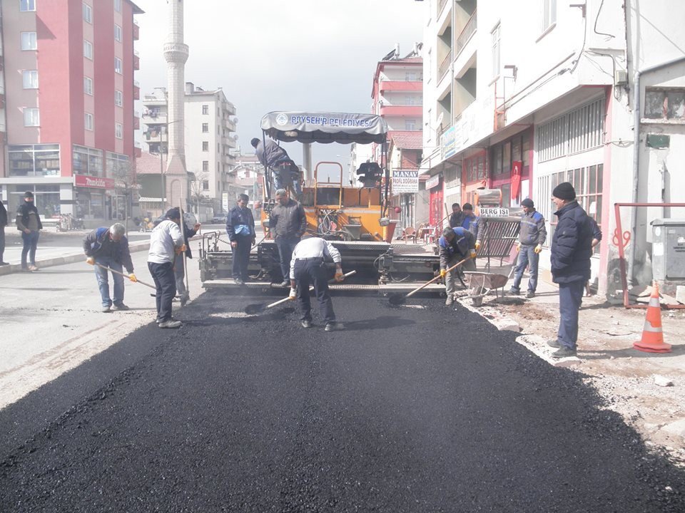 Beyşehir Belediyesi Sıcak Asfalt Sezonunu Erken Açtı