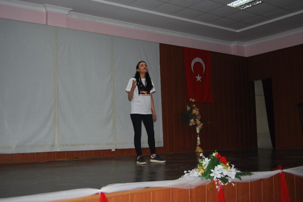 İstiklal Marşını Güzel Okuma Yarışması Düzenlendi