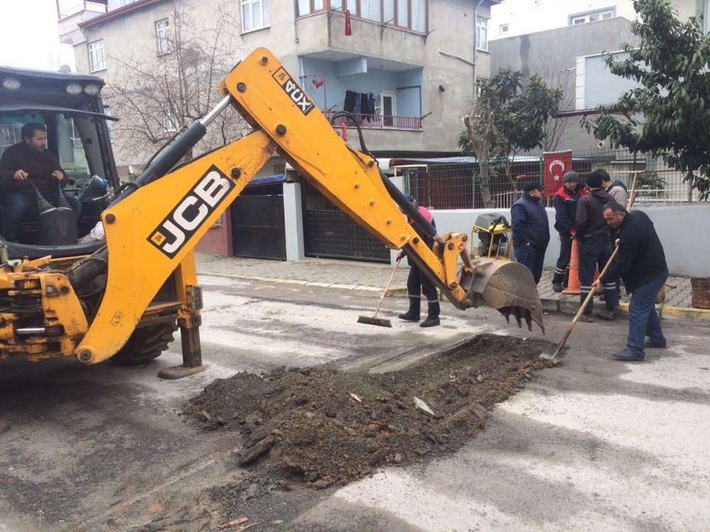 Körfez’de Bozuk Yolların Onarımı Sürüyor