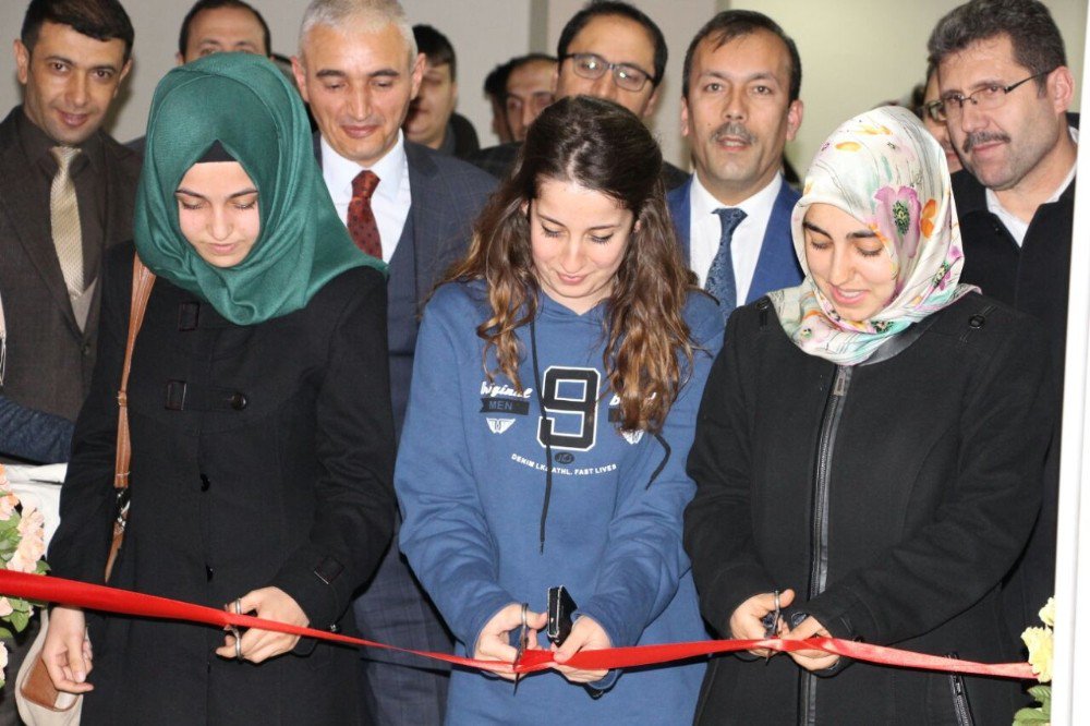 Erzincan’da “Bağımlı Olma Özgür Ol” Fotoğraf Sergisi Düzenlendi