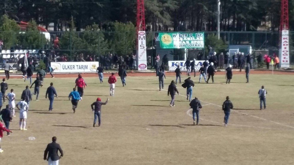 Amatör Küme Maçında Kavga: 1’i Polis 3 Yaralı