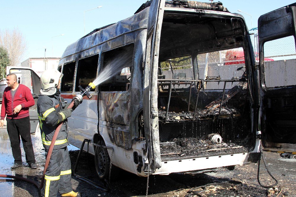 Antalya’da Midibüs Yangını