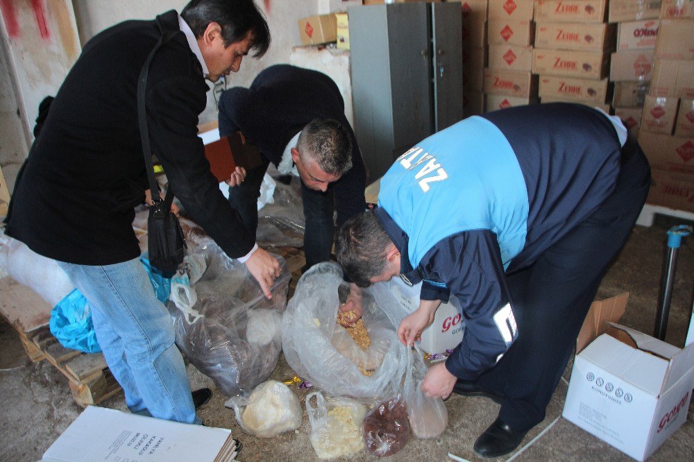 Zabıtanın Baskın Yaptığı Depodan 3 Ton Kaçak Çikolata Çıktı