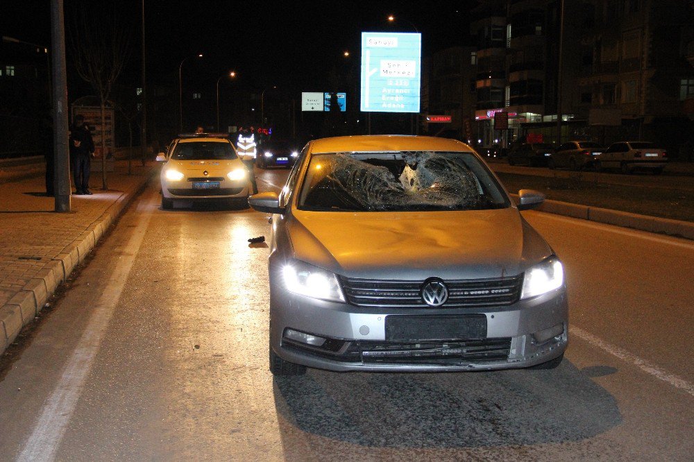 Karaman’da Koruma Ekibinin Çarptığı Yaya Yaralandı