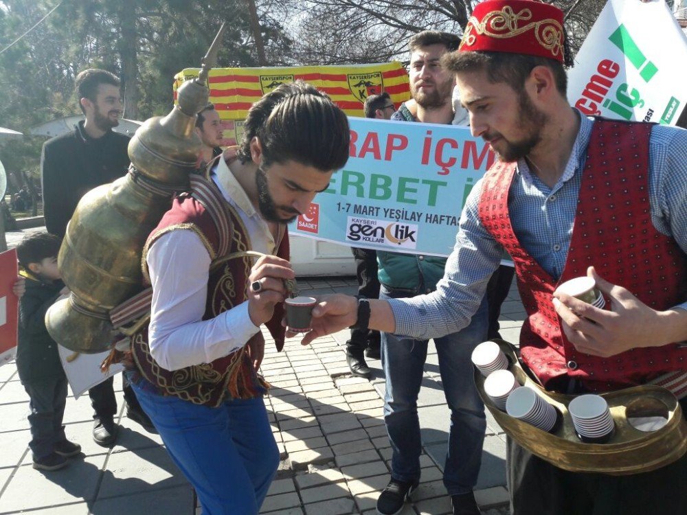 Sp Gençlik Kolları ’Şarap İçme Şerbet İç’ Sloganıyla Vatandaşlara Şerbet Dağıttı