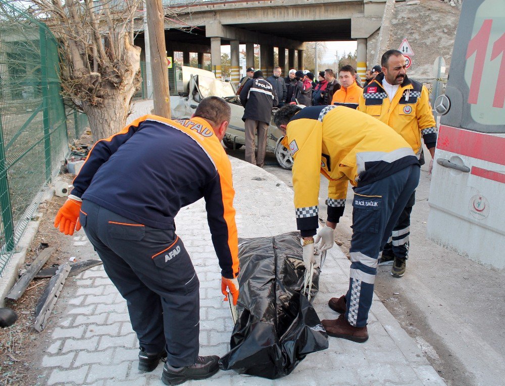 Niğde’de Ağaca Çarpan Araç Takla Attı: 2 Ölü