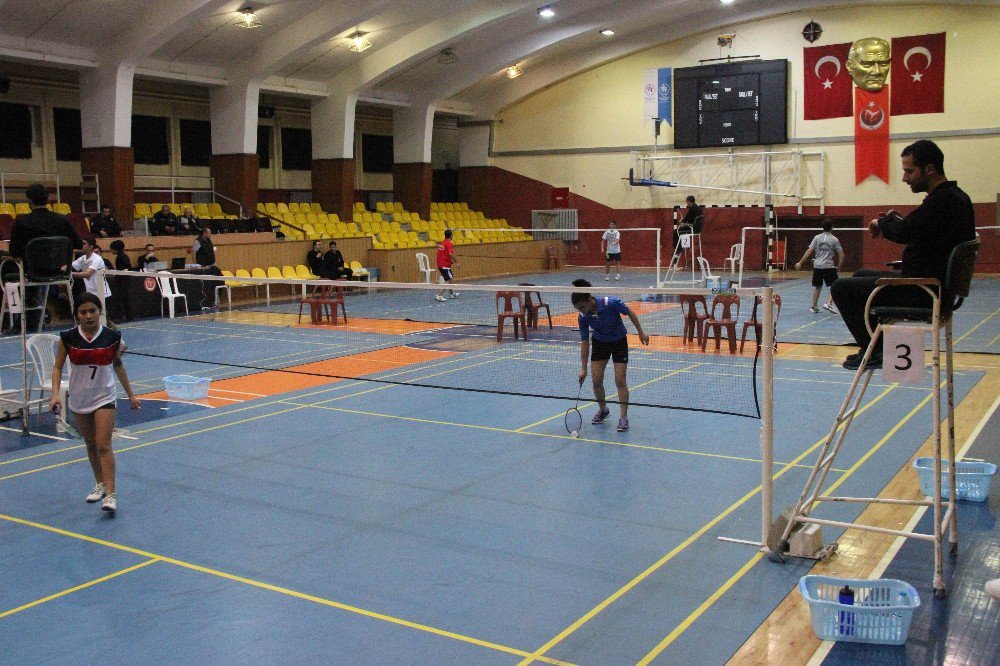 Konya’da, Okul Sporları Badminton Grup Müsabakaları Yapıldı