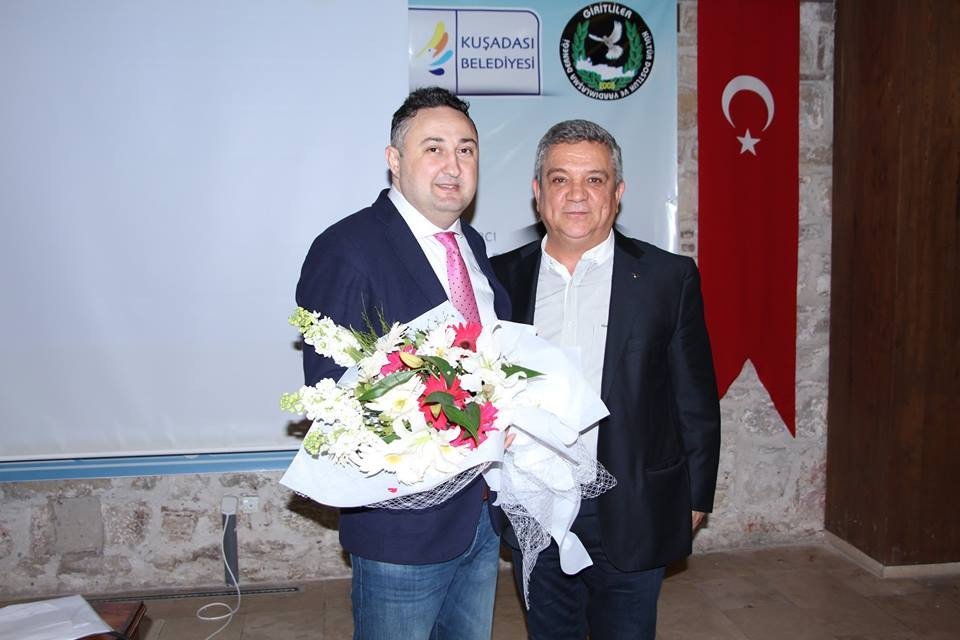 Kuşadası’nda Giritliler Konferansı Ve Fotoğraf Sergisi Düzenlendi