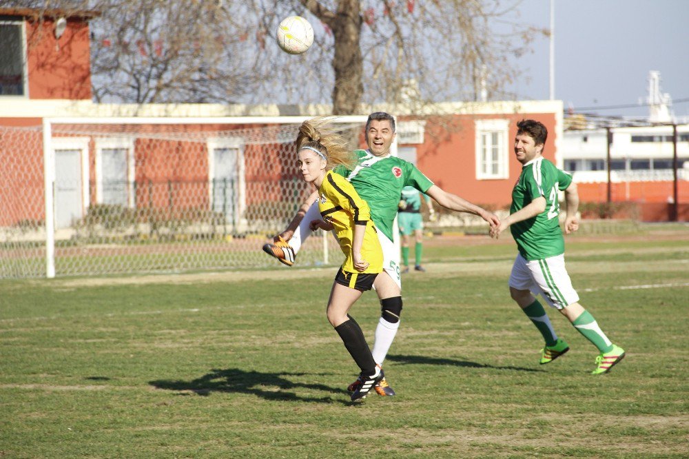 Futbola Renk Geldi