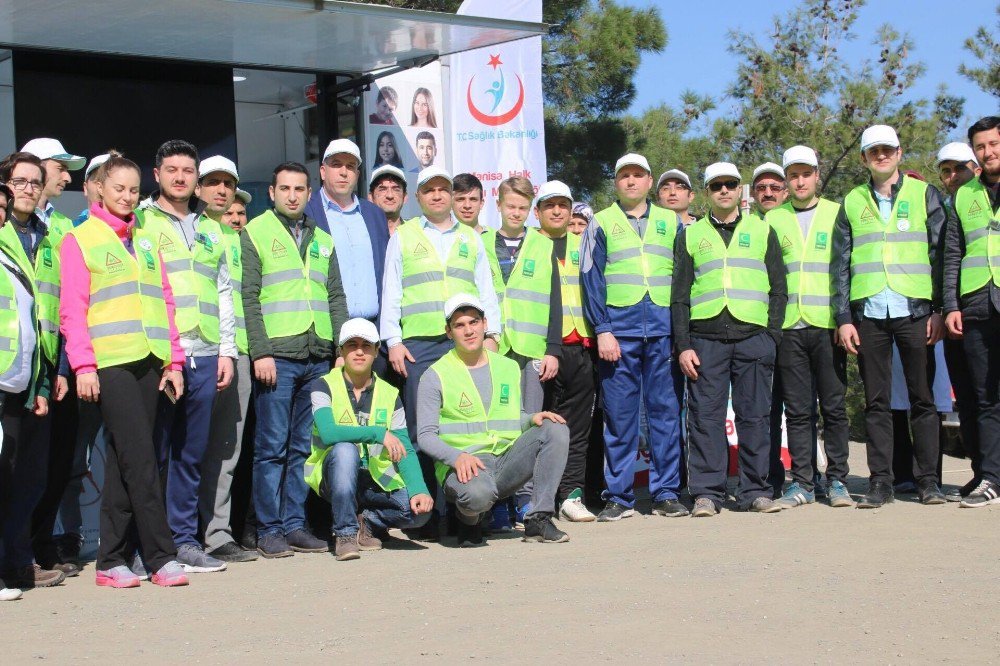 Manisa’da Yeşilay Haftası Doğa Yürüyüşü