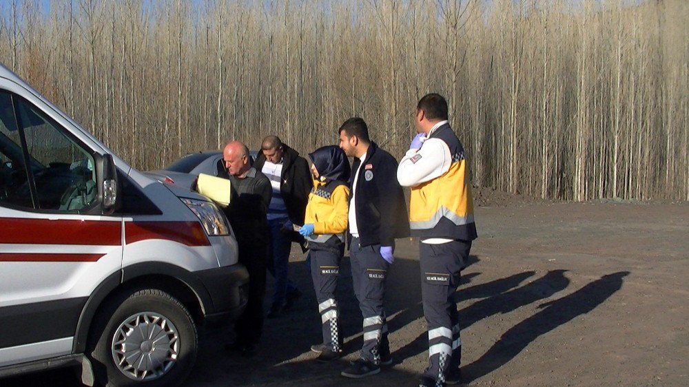 Irmağa Uçan Otomobilden Kendi İmkanlarıyla Kurtuldular